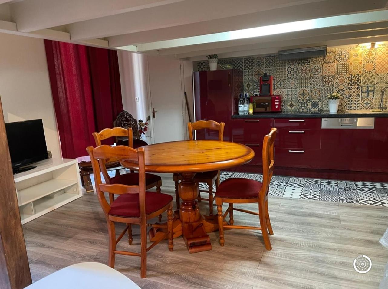T2 Devise Center Apartment